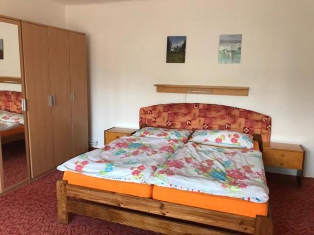 Apartman Hrubá Skála Buitenkant foto