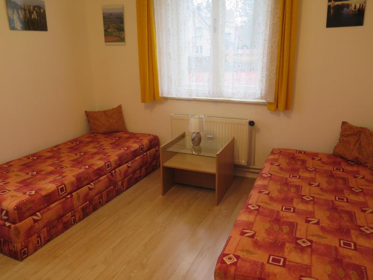 Apartman Hrubá Skála Buitenkant foto